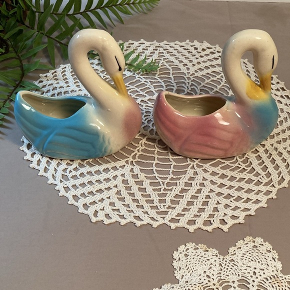 Vintage Shawnee Pottery Swan Planters Pastel - Picture 6 of 16